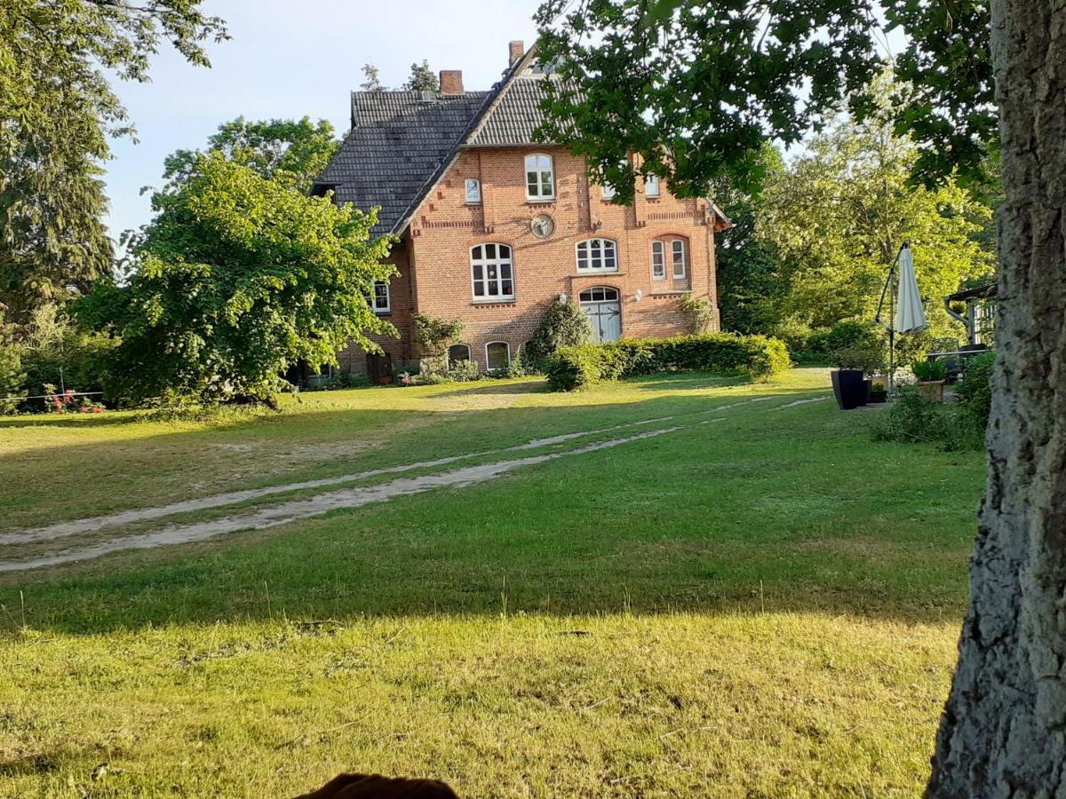 Ferienwohnung Ehemalige Revierfoersterei "Uns Luett" Kuhstorf Esterno foto
